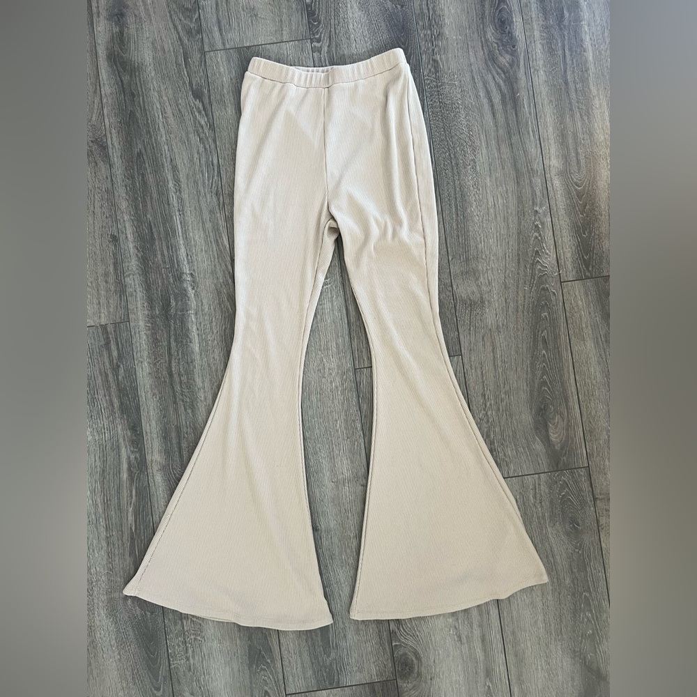 Princess Polly Rita Roberts Beige Flare Ribbed Pull on Knit Pants Size 4